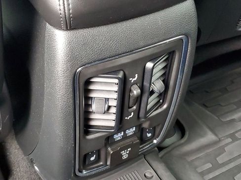 Used 2022 Jeep Grand Cherokee Limited w/ Luxury Group II image 29