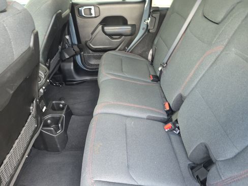 Used 2025 Jeep Wrangler Unlimited Rubicon image 11