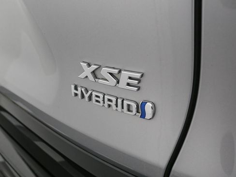 Used 2019 Toyota RAV4 XSE w/ Carpet Mat Package AWD/4WD image 11