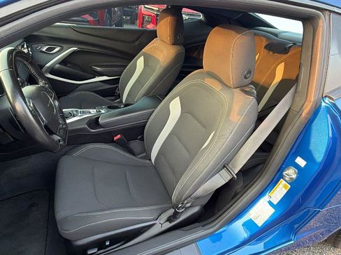 Used 2018 Chevrolet Camaro LT RWD image 4