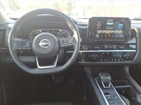 Certified 2024 Nissan Pathfinder SL image 18