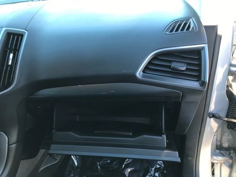 Used 2018 Ford Edge SE image 47