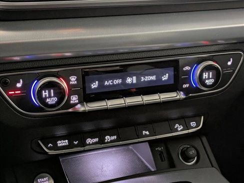 Certified 2025 Audi Q5 2.0T Premium image 14