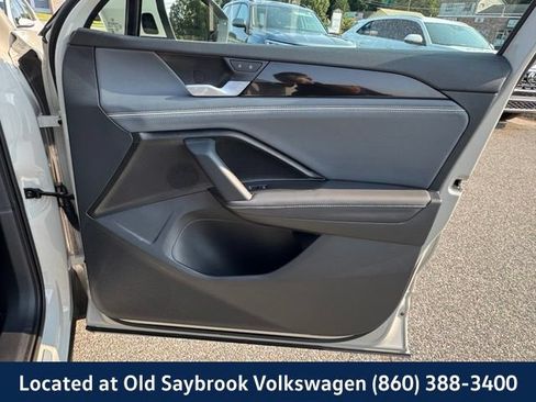 Certified 2025 Volkswagen Tiguan SEL R-Line AWD/4WD image 31