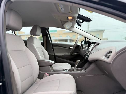 Used 2018 Chevrolet Cruze LT w/ Convenience Package FWD image 28