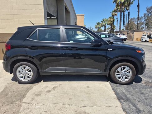 Used 2026 Hyundai Venue SE FWD image 5