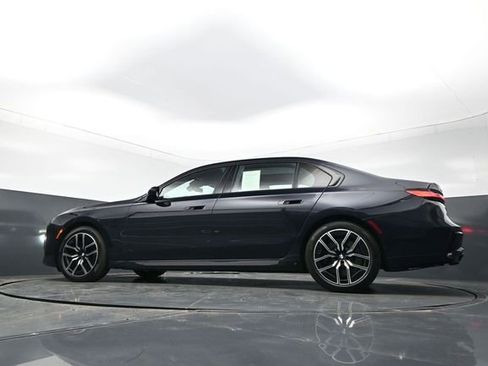 Used 2023 BMW 760i xDrive AWD/4WD image 23