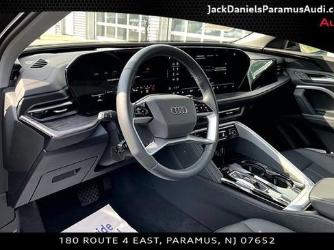 Used 2025 Audi Q5 Premium w/ Convenience Package AWD/4WD image 11