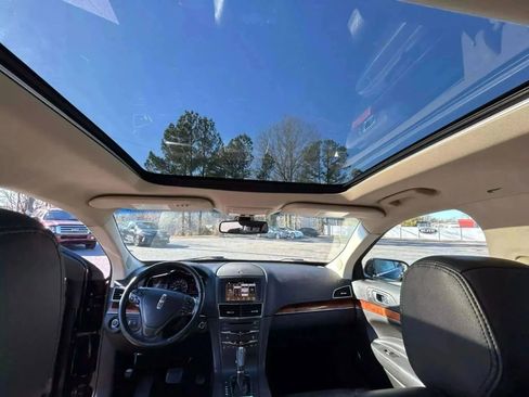 Used 2019 Lincoln MKT Reserve Sport Utility 4D image 33