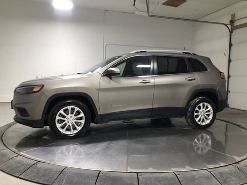 Used 2019 Jeep Cherokee Latitude w/ Cold Weather Group image 4