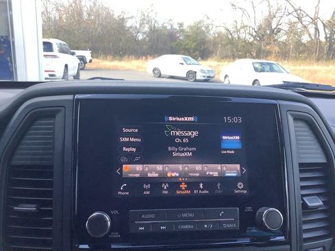 Used 2024 Nissan Titan SV image 19