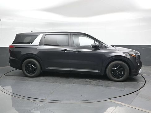 Used 2026 Kia Carnival FWD image 4