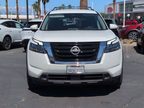 Used 2024 Nissan Pathfinder SV image 7