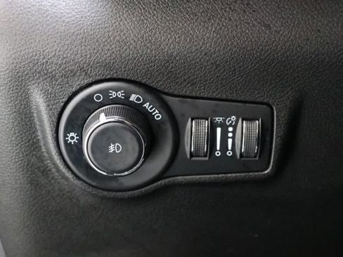 Used 2023 Jeep Compass Latitude w/ Sun and Sound Group AWD/4WD image 21