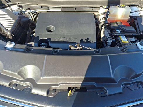 Used 2021 Chevrolet Traverse LT image 28