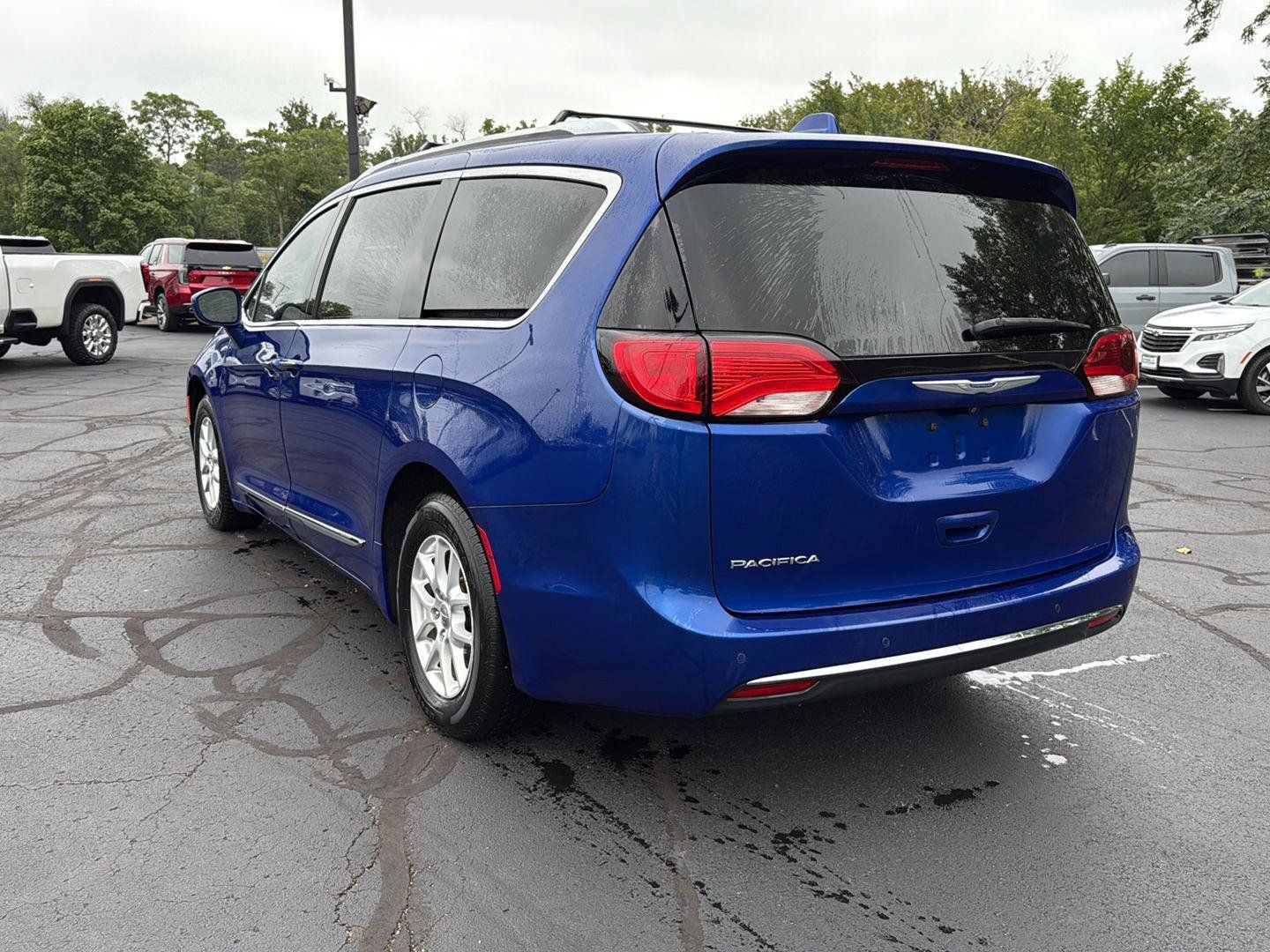 Used 2020 Chrysler Pacifica Touring-L FWD image 3