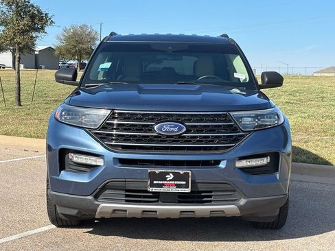 Used 2020 Ford Explorer XLT w/ Equipment Group 202A image 3
