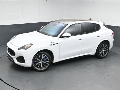 Used 2023 Maserati Grecale Modena AWD/4WD image 44