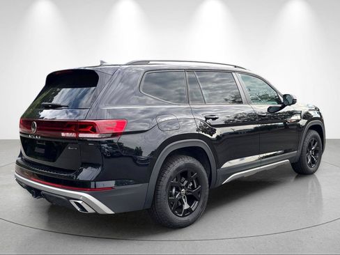 Used 2025 Volkswagen Atlas Peak Edition SE AWD/4WD image 5