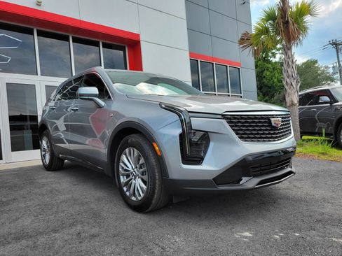 Used 2025 Cadillac XT4 Premium Luxury FWD image 3