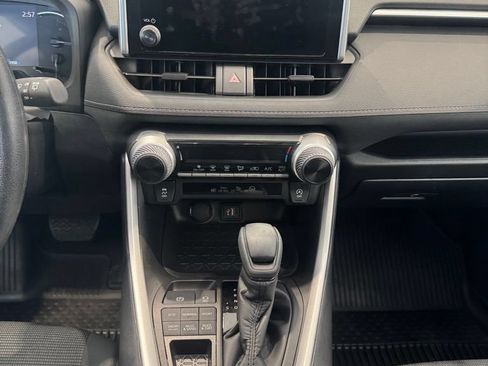 Used 2023 Toyota RAV4 LE AWD/4WD image 15