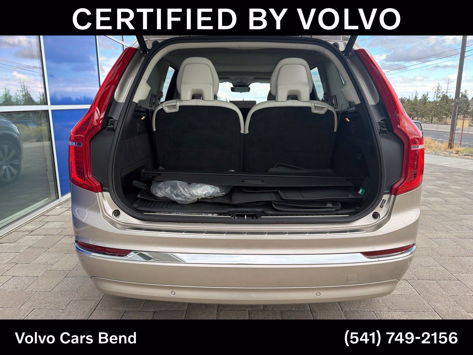 Used 2025 Volvo XC90 T8 Plus w/ Protection Package Premier AWD/4WD image 9