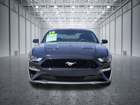 Used 2019 Ford Mustang GT RWD image 3