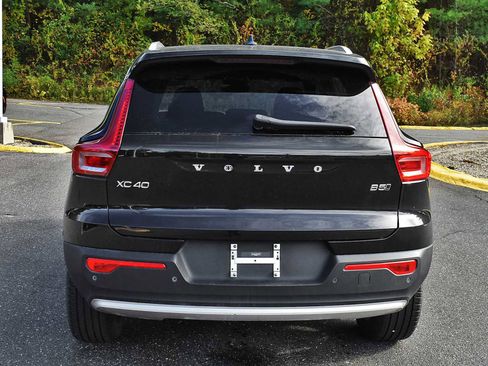 Used 2025 Volvo XC40 B5 Core image 7