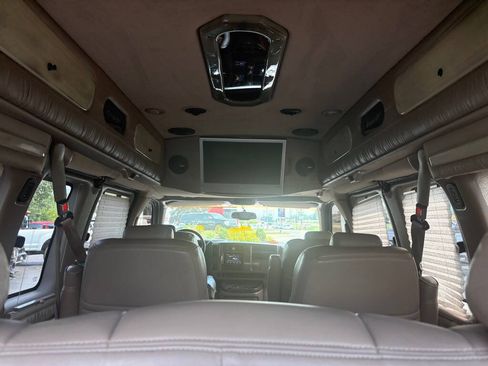 Used 2003 Chevrolet Express 1500 w/ Preferred Equipment Group 4 RWD image 10