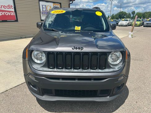 Used 2018 Jeep Renegade Altitude w/ Popular Equipment Group FWD image 4