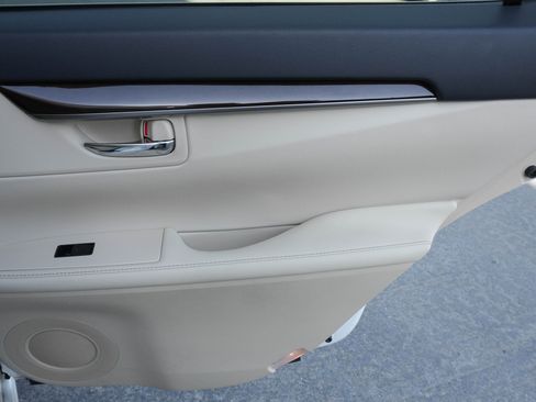 Used 2015 Lexus ES 350 w/ Premium Package image 34