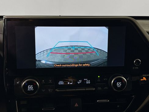 Used 2023 Toyota Highlander XLE image 16