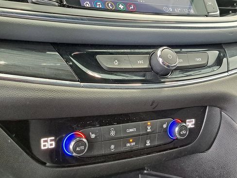 Used 2023 Buick Enclave Essence image 17