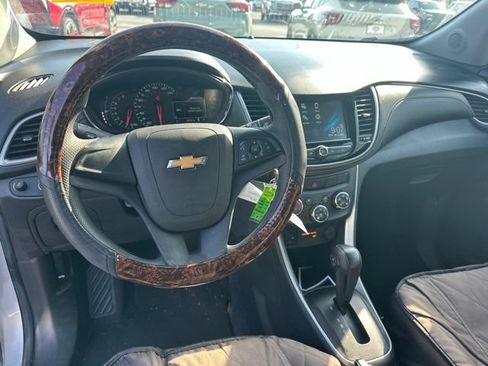 Used 2017 Chevrolet Trax LS FWD image 10