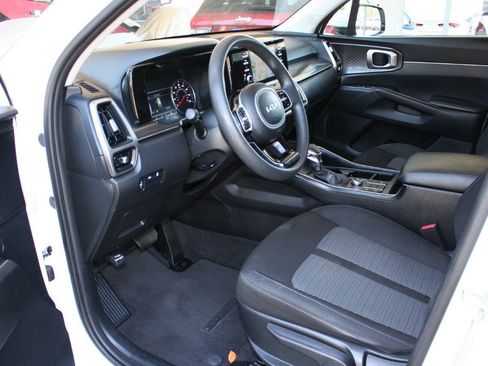Used 2022 Kia Sorento LX AWD/4WD image 13
