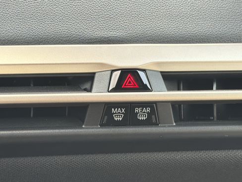 Used 2024 BMW iX xDrive50 w/ Premium Package AWD/4WD image 6