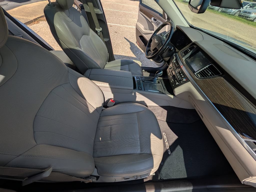 Used 2017 Genesis G80 3.8 w/ Option Group 02 RWD image 11