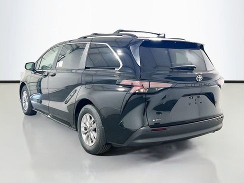 New 2026 Toyota Sienna XLE FWD image 6
