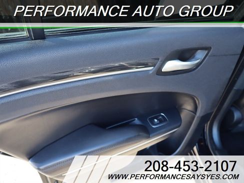 Used 2018 Chrysler 300 Touring L RWD image 15