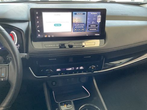 Used 2024 Nissan Rogue SL image 16