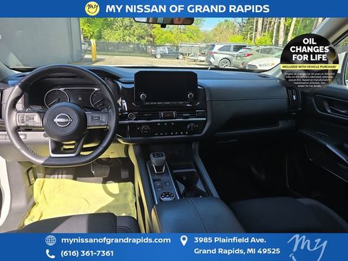 Used 2023 Nissan Pathfinder SV AWD/4WD image 13