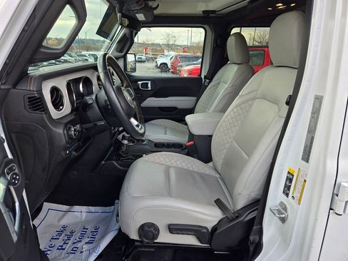 Used 2022 Jeep Wrangler Unlimited Sahara image 17