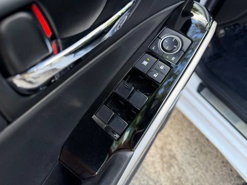 Used 2016 Lexus IS 200t RWD image 11