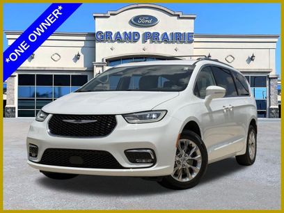 Used 2021 Chrysler Pacifica Touring-L w/ Uconnect Theater Family Group