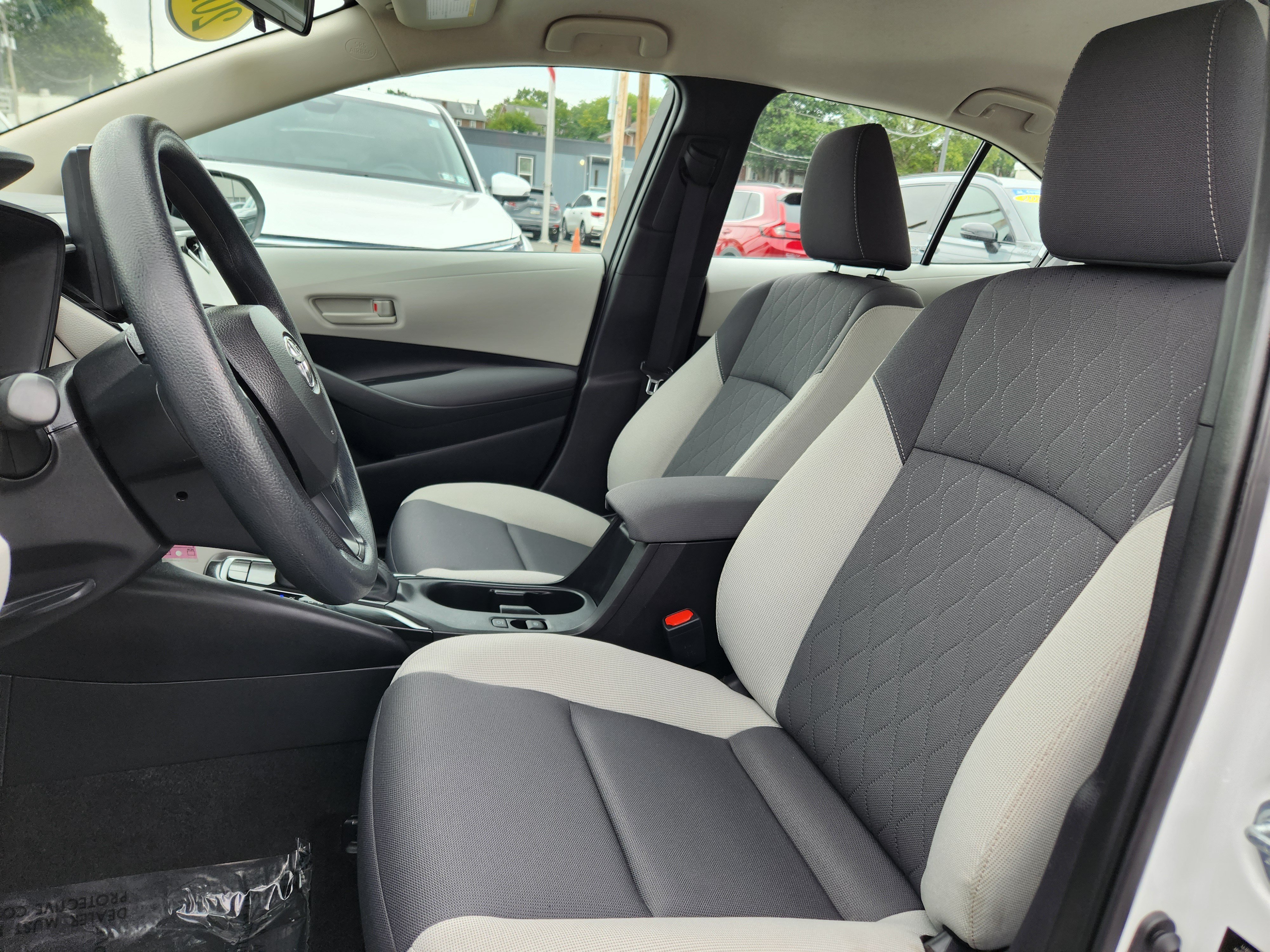 Used 2025 Toyota Corolla LE FWD image 9