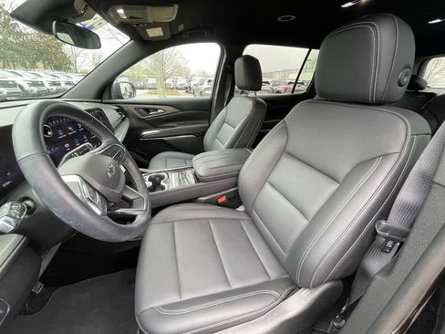 Used 2024 Chevrolet Traverse LT w/ Midnight/Sport Edition image 23