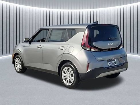 Used 2025 Kia Soul LX FWD image 4