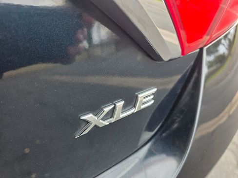 Used 2017 Toyota Camry XLE image 6