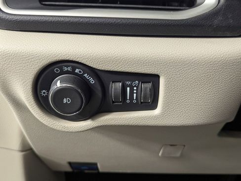 Used 2022 Chrysler Pacifica Touring-L FWD image 15
