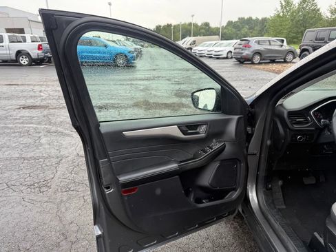 Used 2022 Ford Escape SE w/ Convenience Package FWD image 11